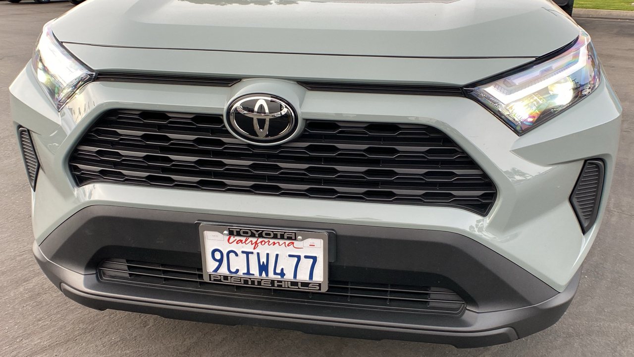 2022 Toyota RAV4 XLE 33