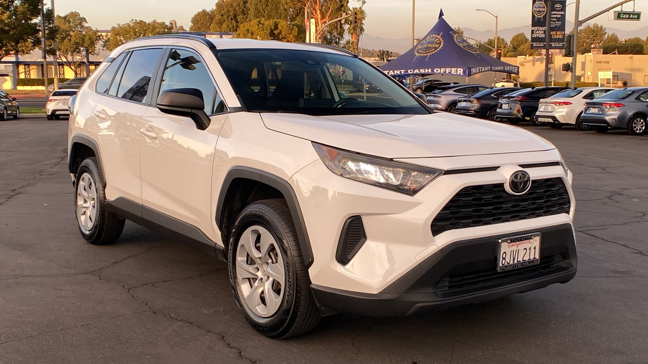 2019 Toyota RAV4 LE 1