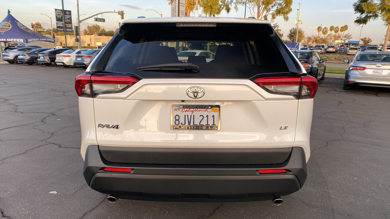 2019 Toyota RAV4 LE 4