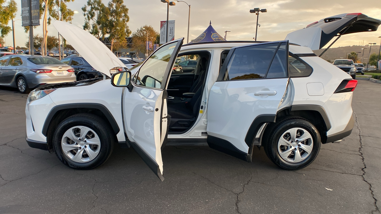 2019 Toyota RAV4 LE 11