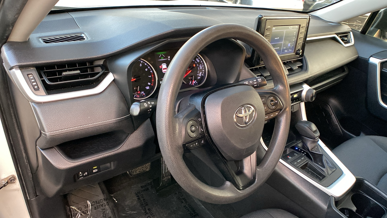 2019 Toyota RAV4 LE 16