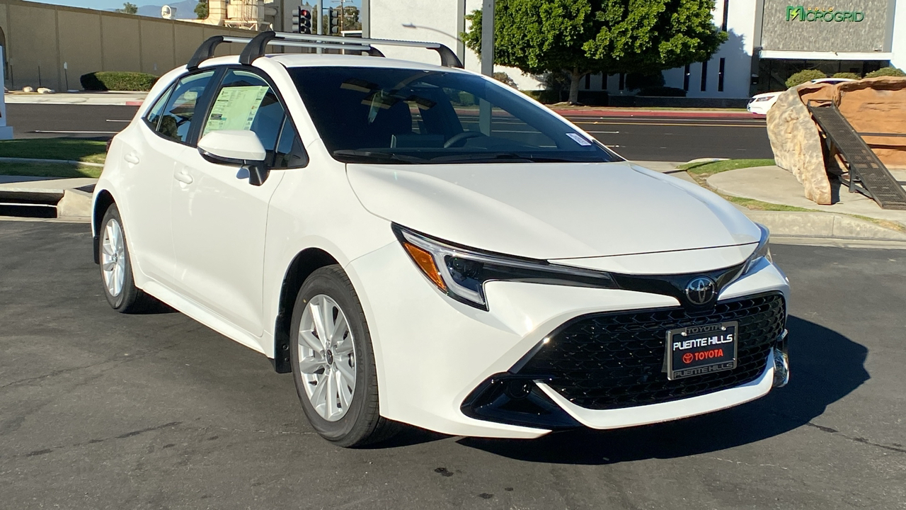 2025 TOYOTA Corolla Hatchback SE 1