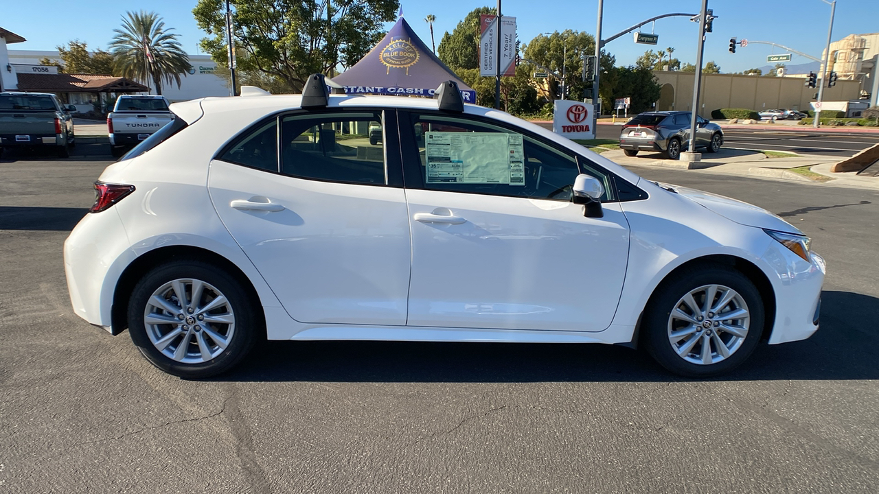 2025 TOYOTA Corolla Hatchback SE 2