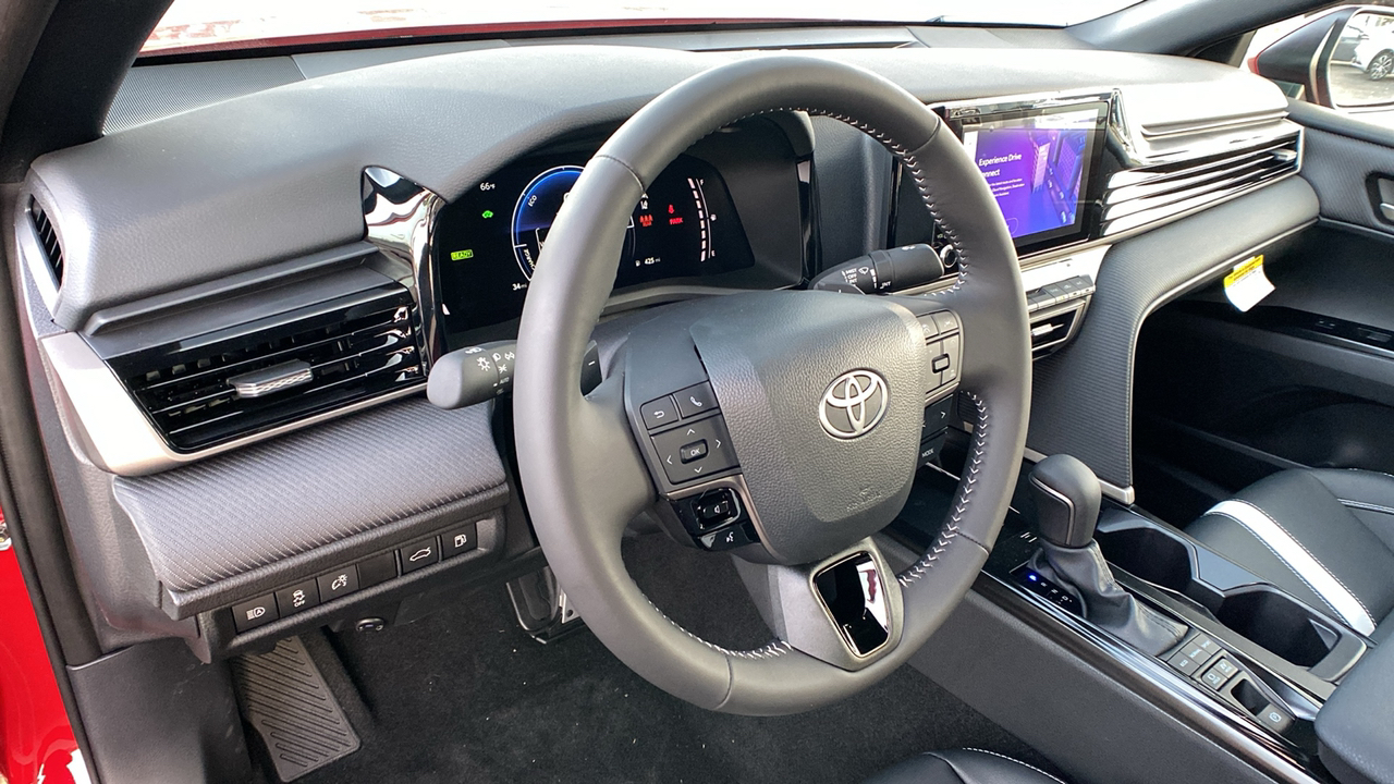 2025 TOYOTA Camry SE 16