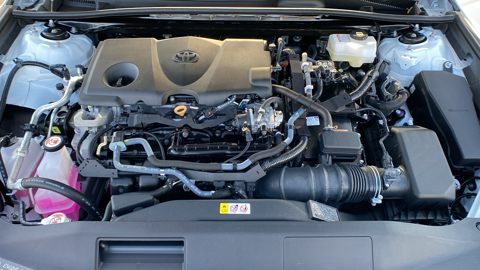 2024 Toyota Camry Hybrid SE 9