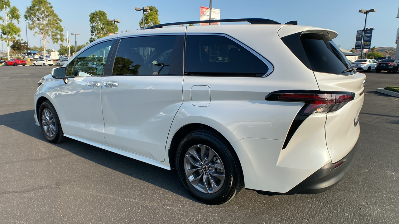 2024 Toyota Sienna XLE 5