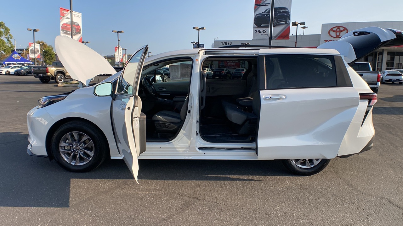 2024 Toyota Sienna XLE 11