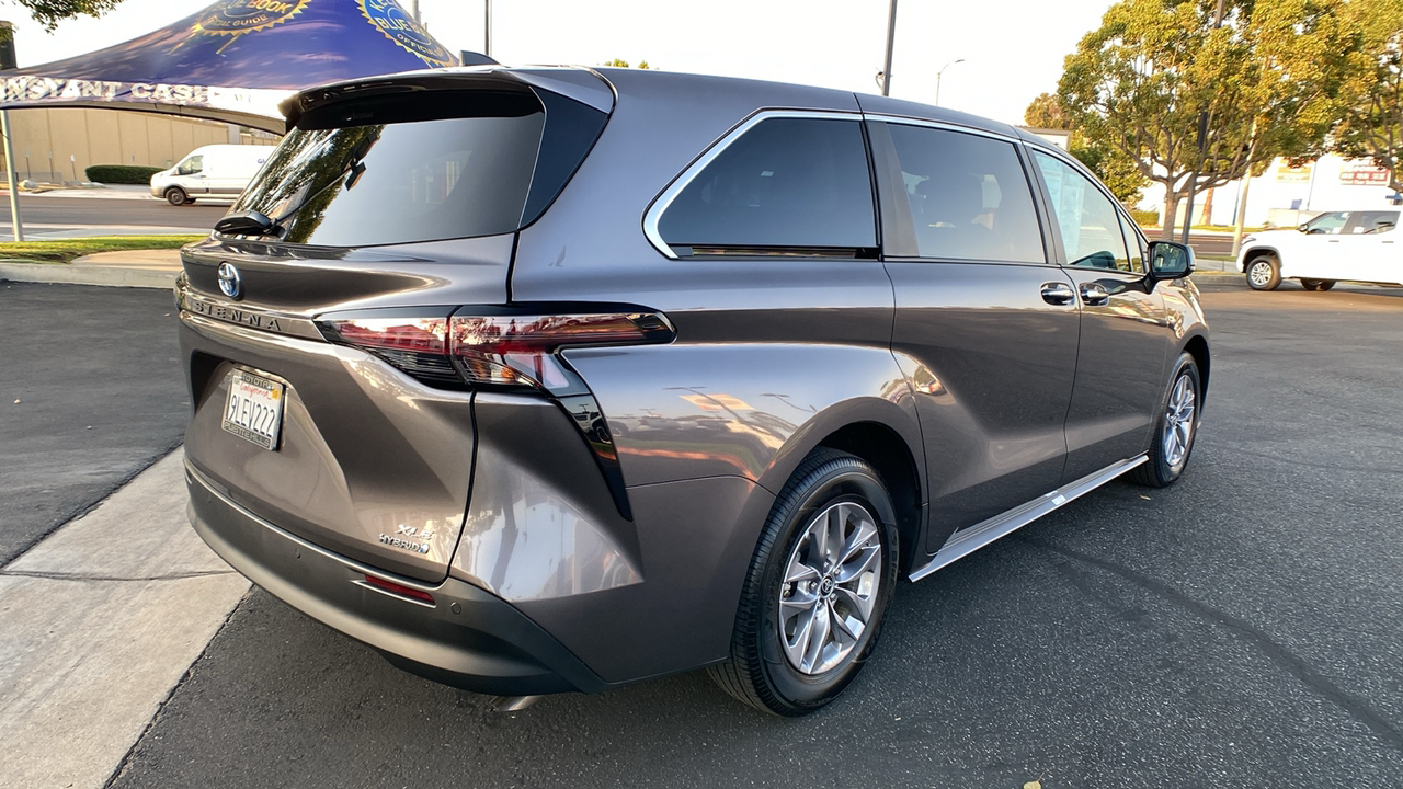 2024 Toyota Sienna XLE 3