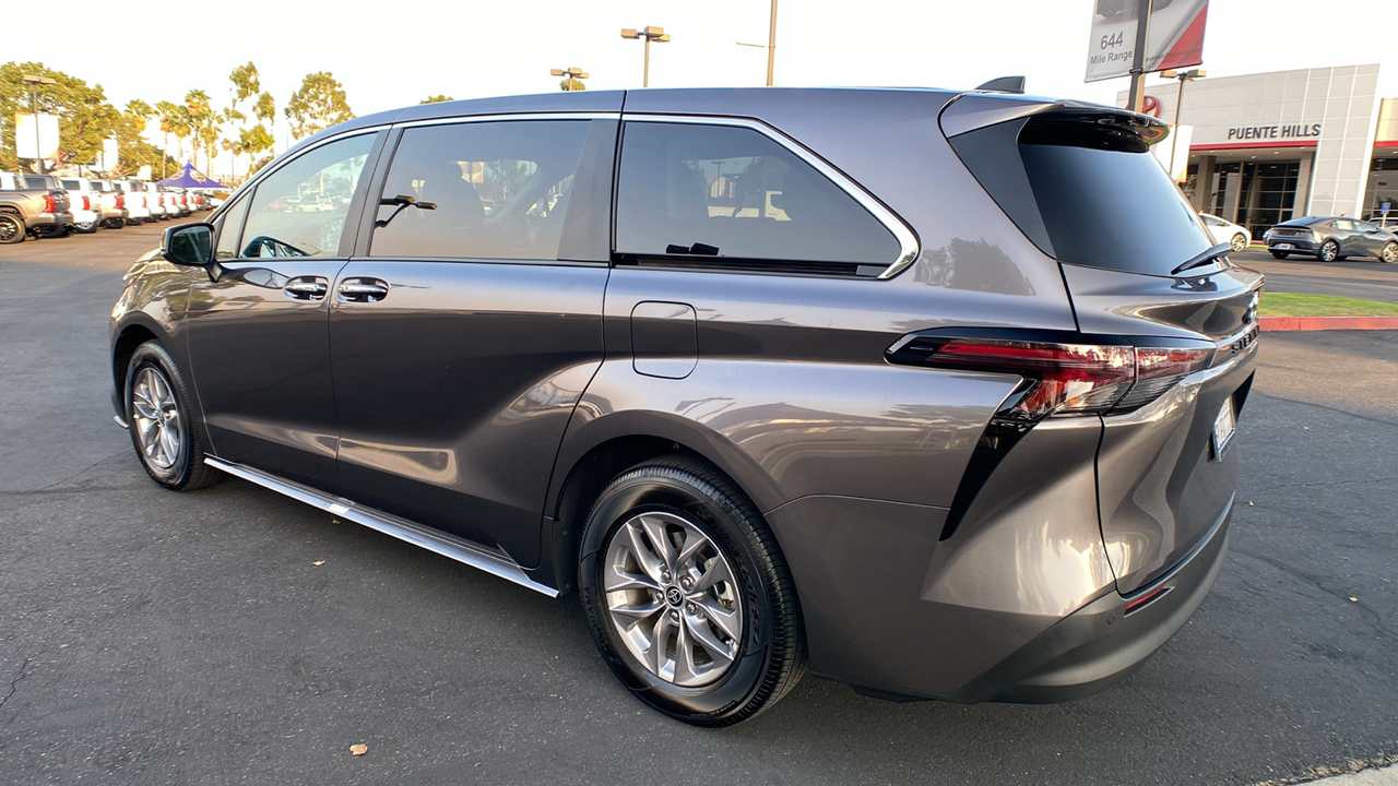 2024 Toyota Sienna XLE 5