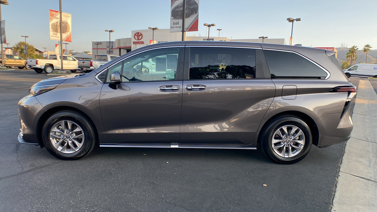 2024 Toyota Sienna XLE 6