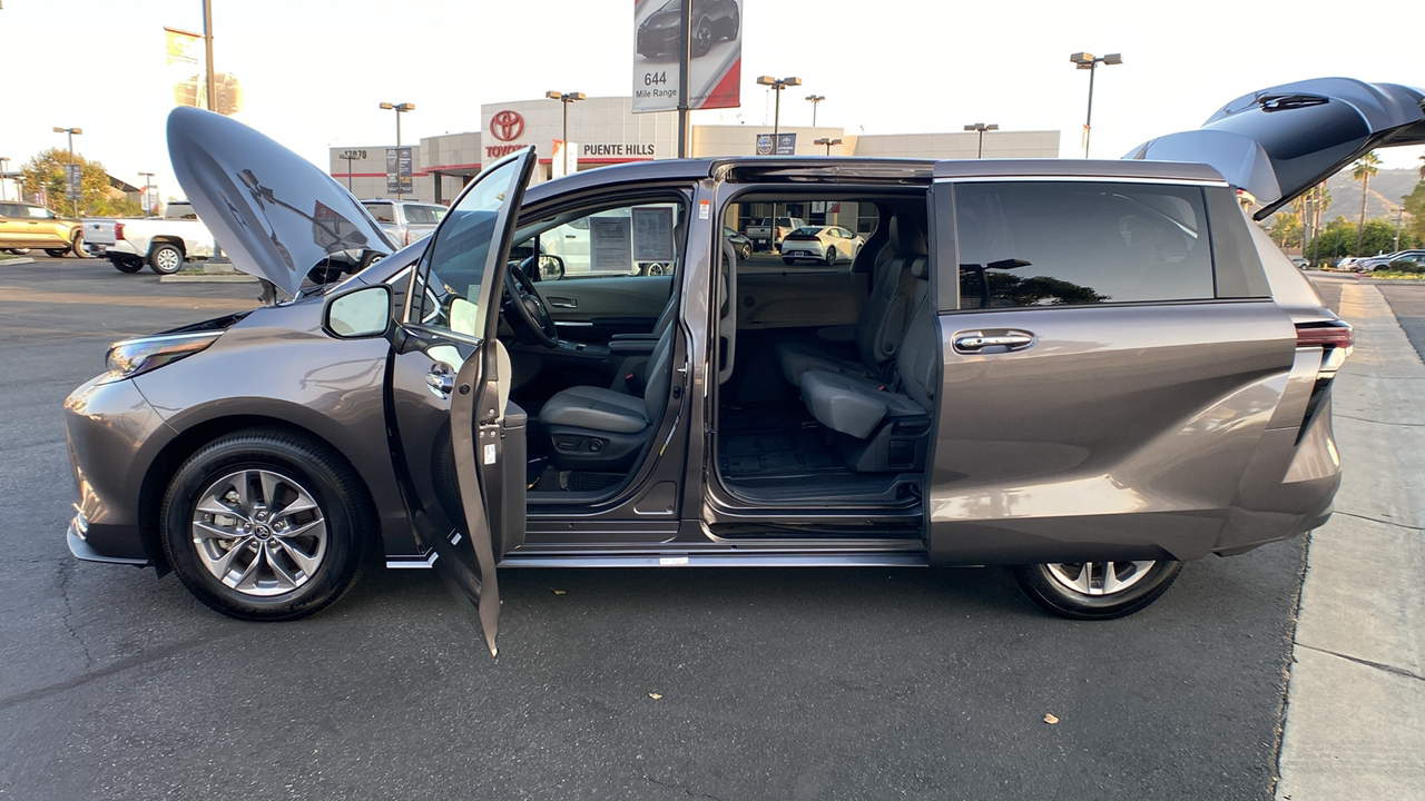 2024 Toyota Sienna XLE 11