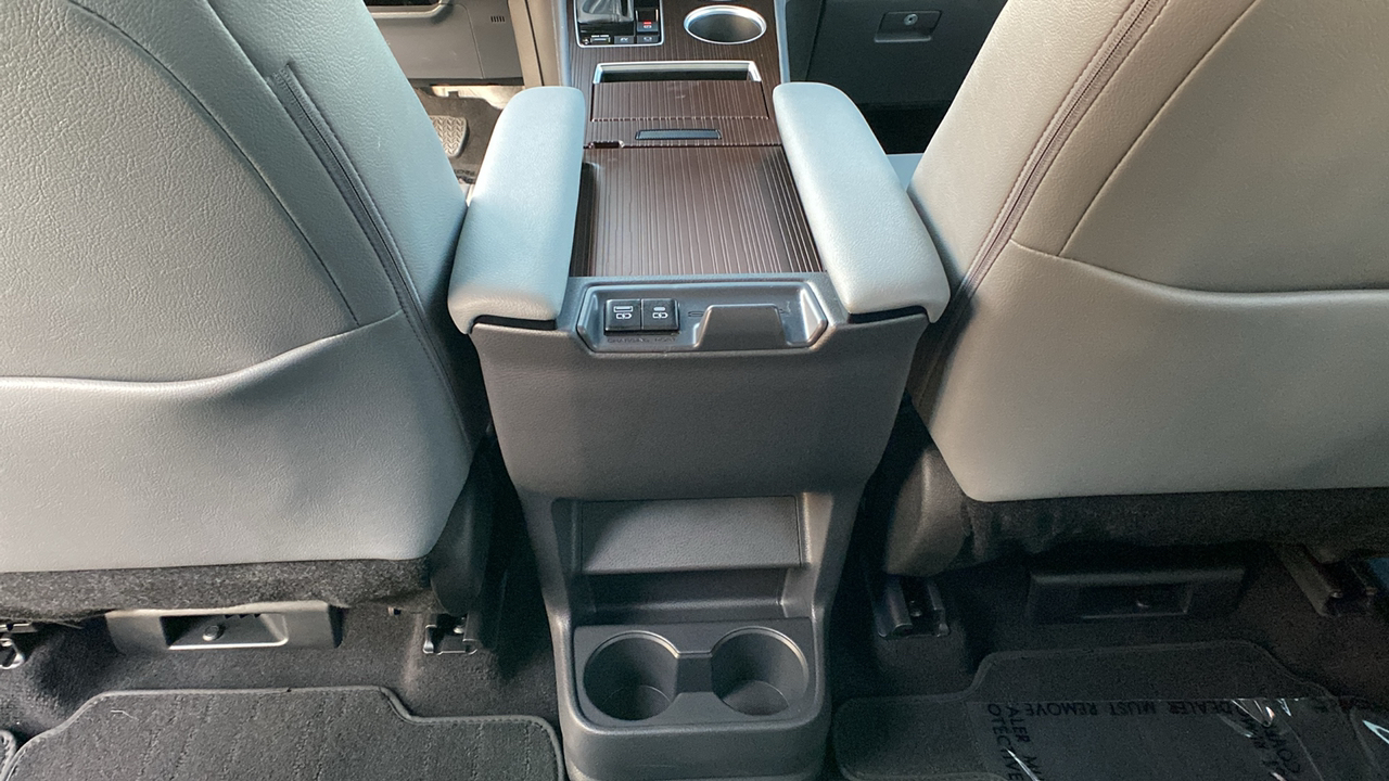 2024 Toyota Sienna XLE 27