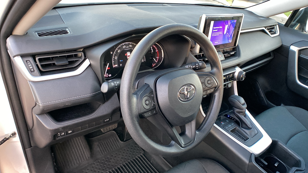 2024 Toyota RAV4 XLE 16