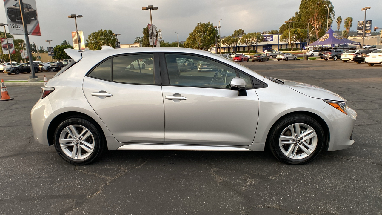 2019 Toyota Corolla Hatchback SE 2