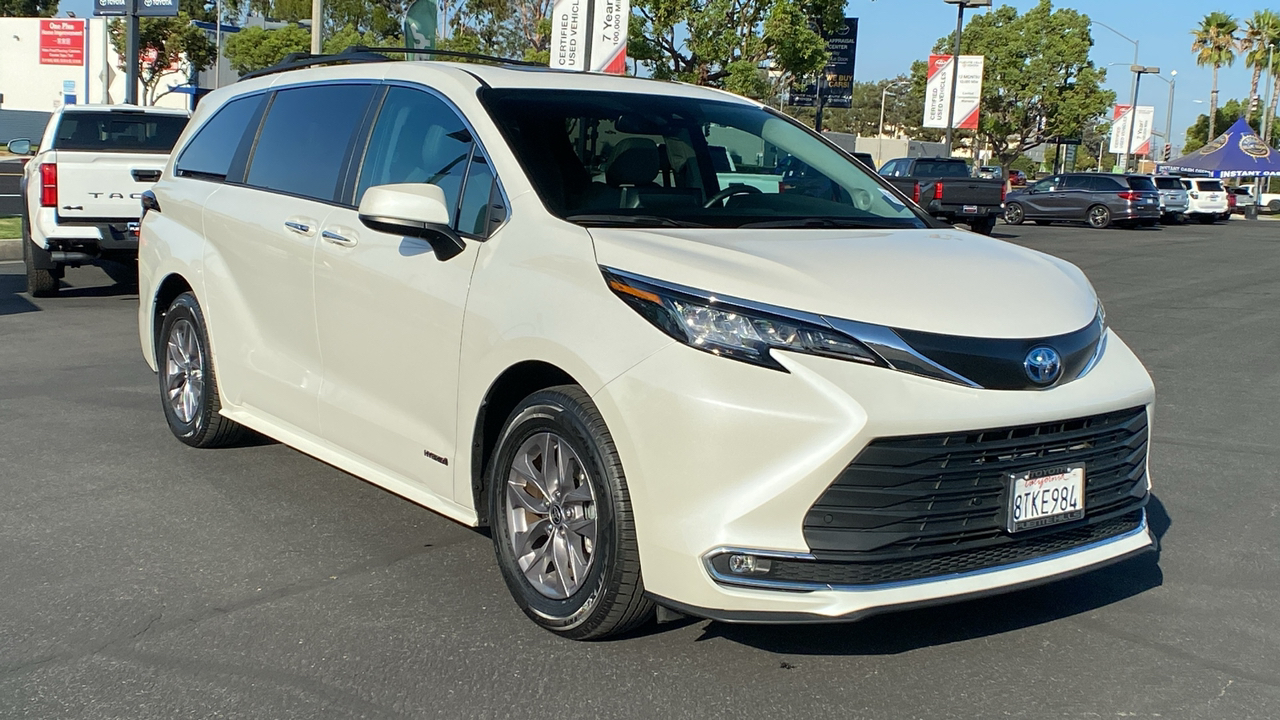 2021 Toyota Sienna XLE 1