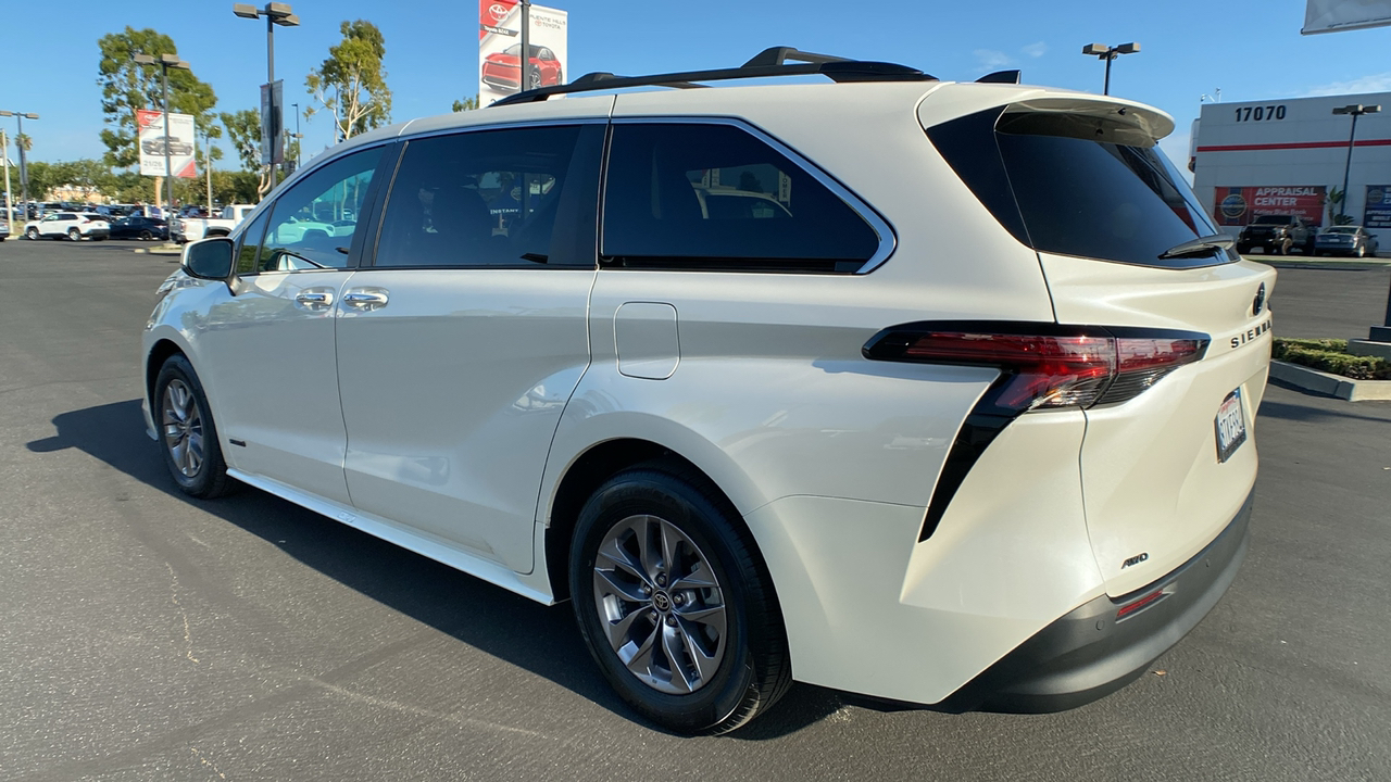 2021 Toyota Sienna XLE 5