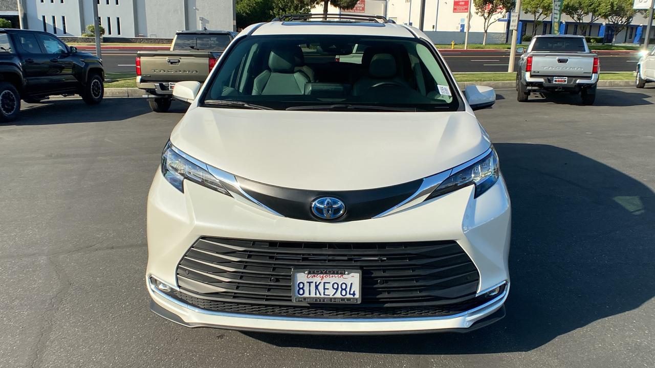 2021 Toyota Sienna XLE 8