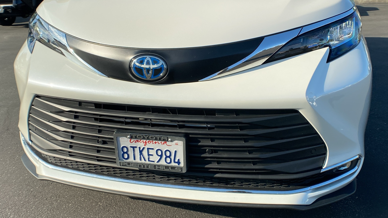 2021 Toyota Sienna XLE 33