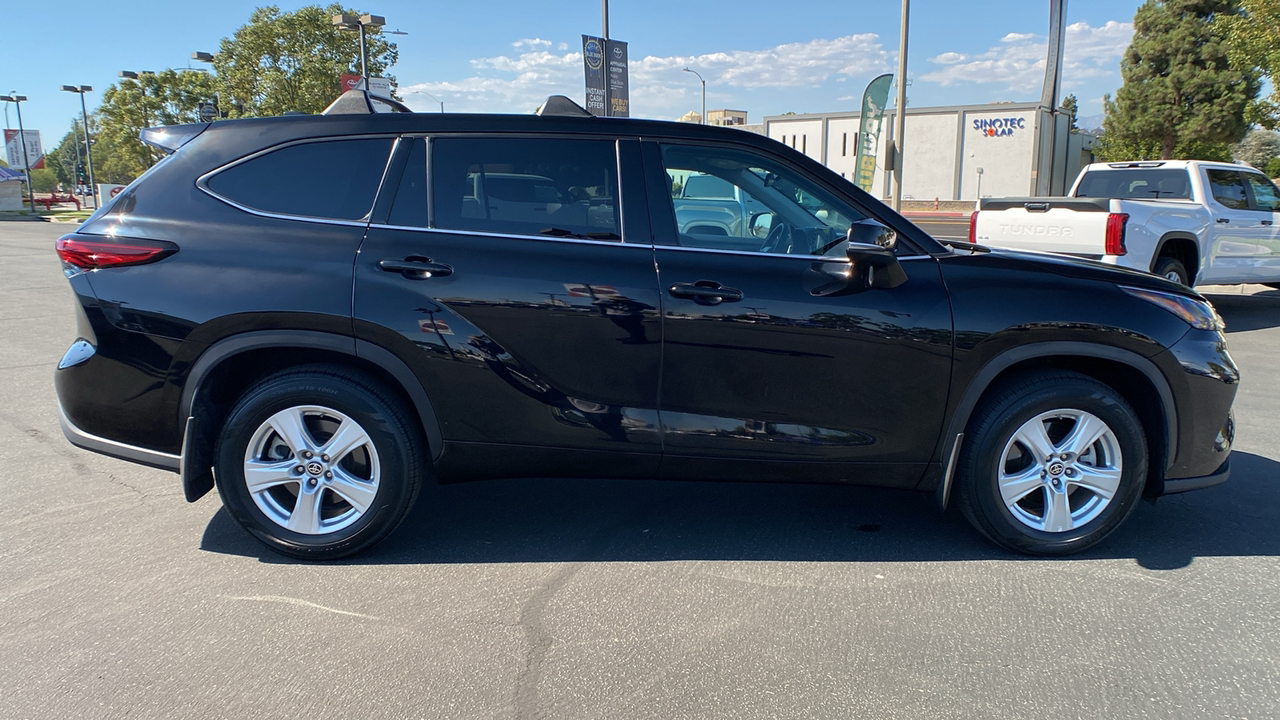 2022 Toyota Highlander LE 2