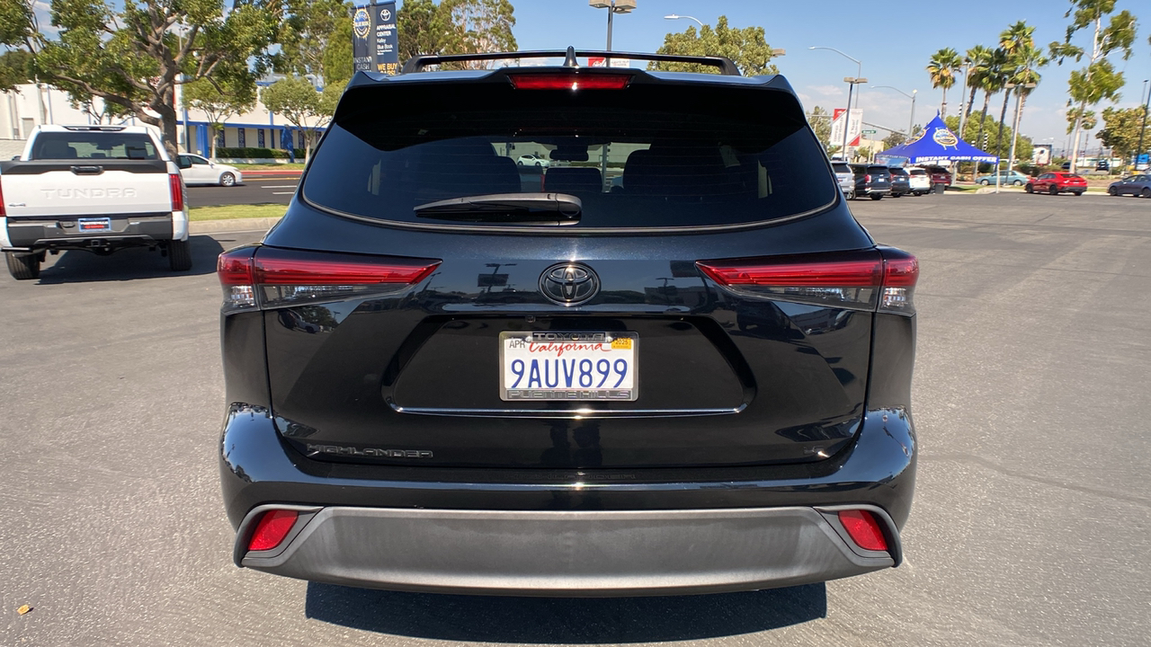 2022 Toyota Highlander LE 4