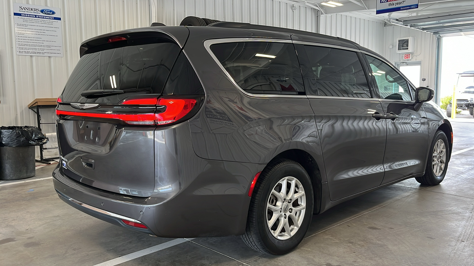 2022 Chrysler Pacifica Touring L 27