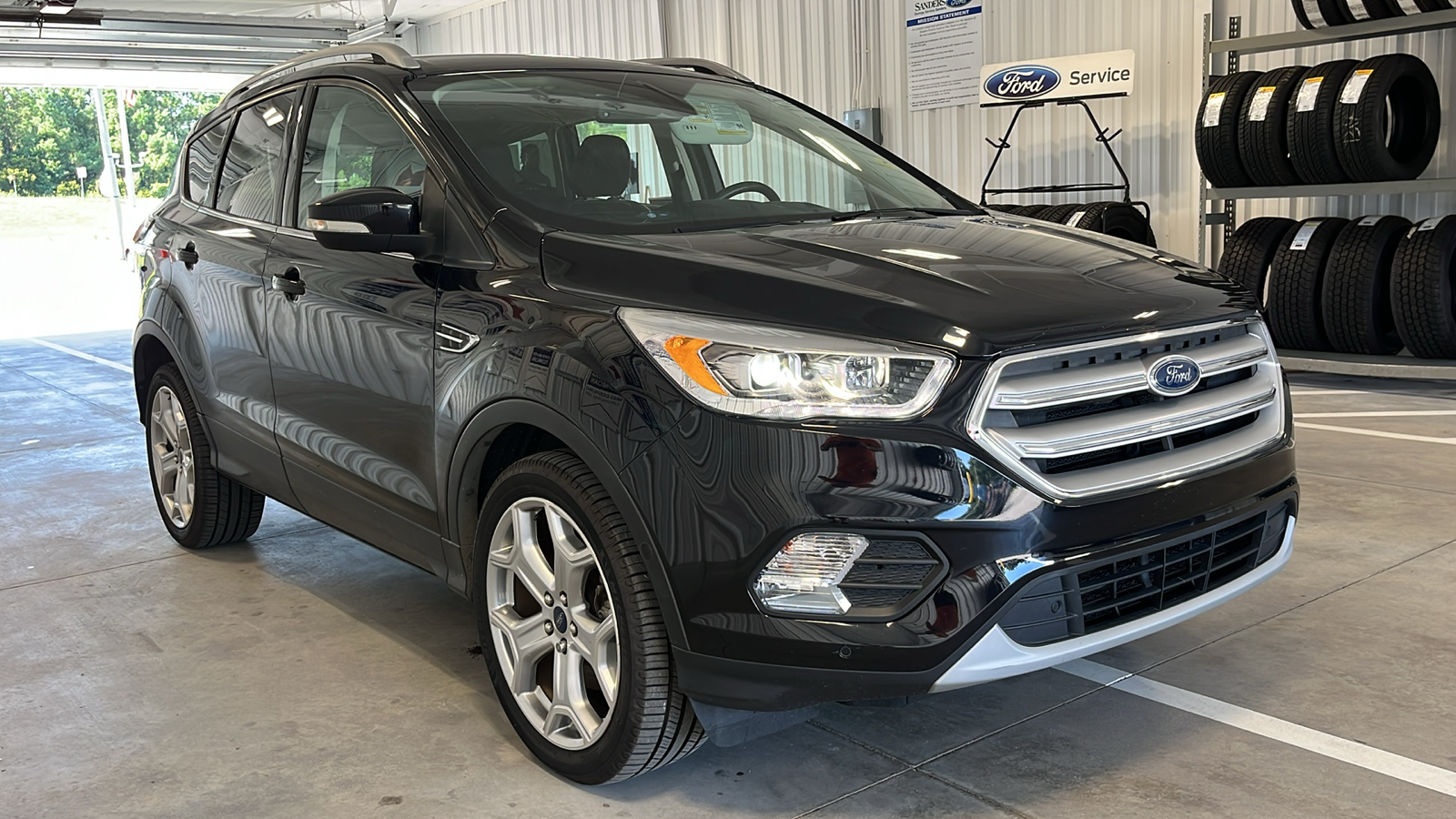 2019 Ford Escape Titanium 1