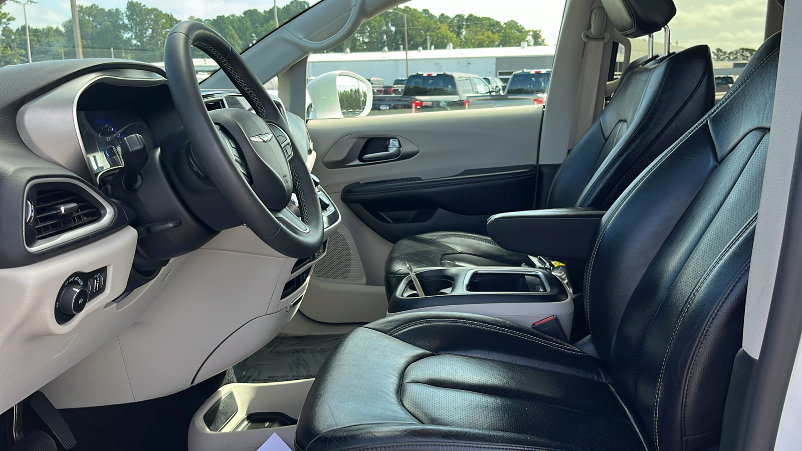 2022 Chrysler Pacifica Touring L 6