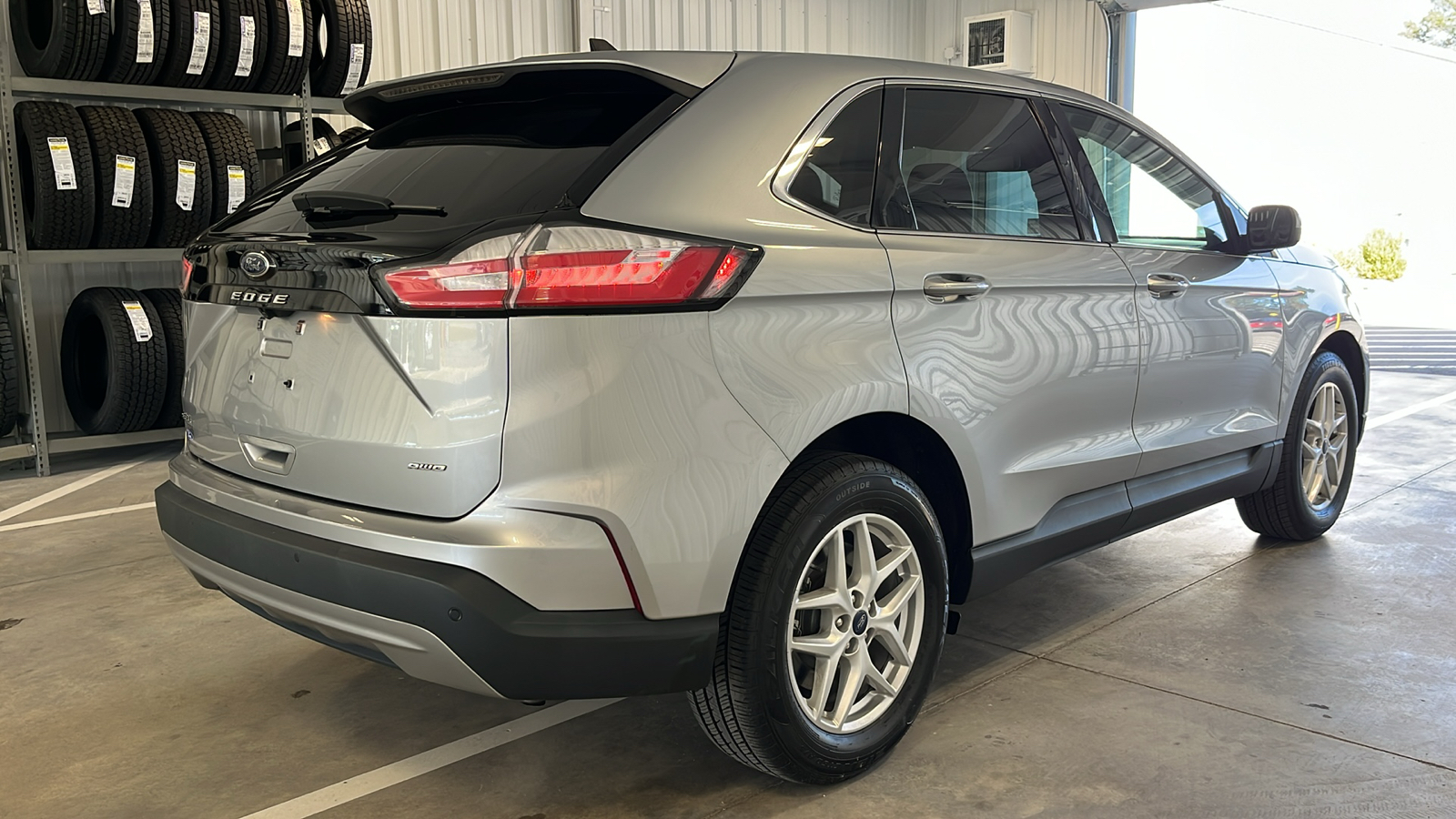 2022 Ford Edge SEL 25