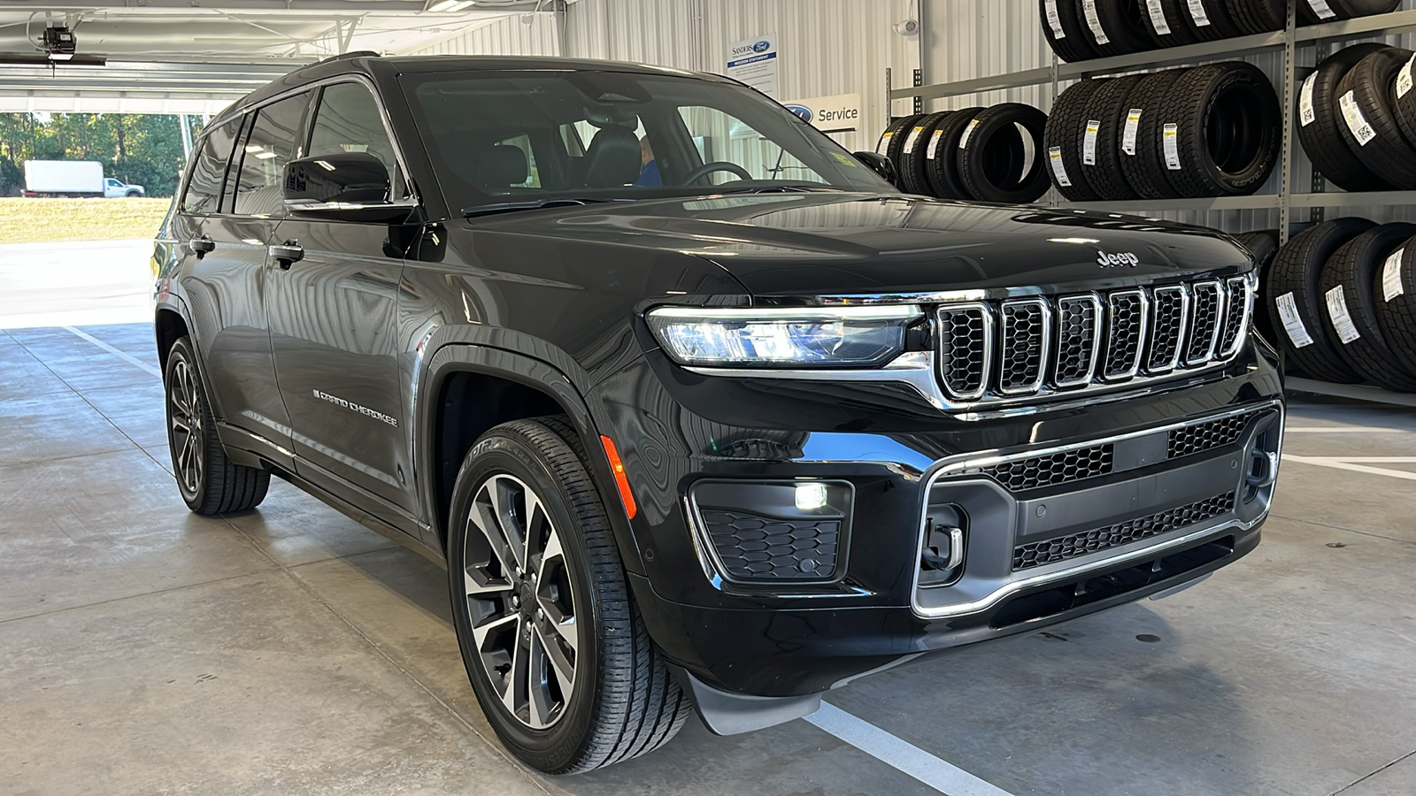 2024 Jeep Grand Cherokee L Overland 1