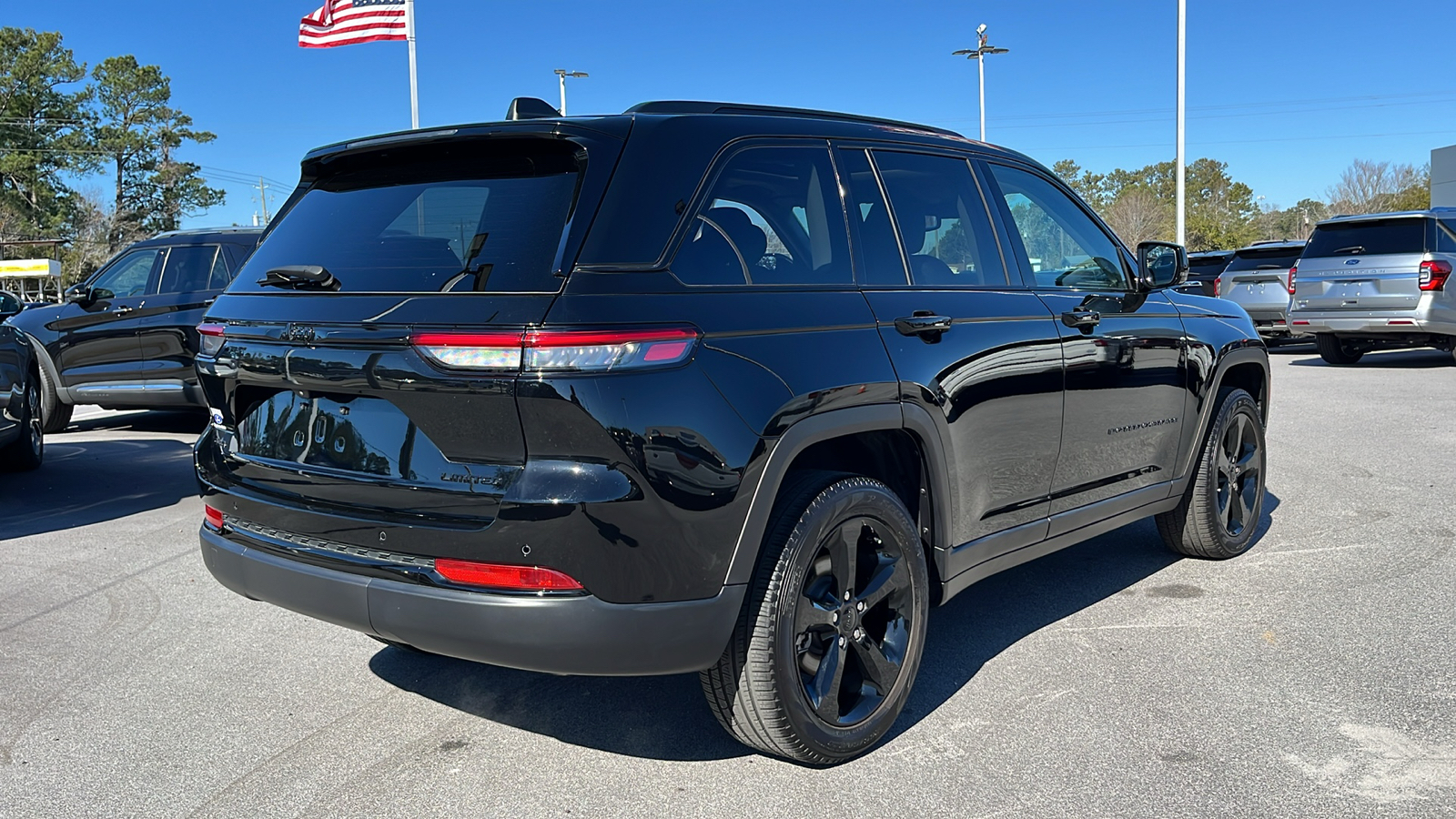 2023 Jeep Grand Cherokee Limited 28
