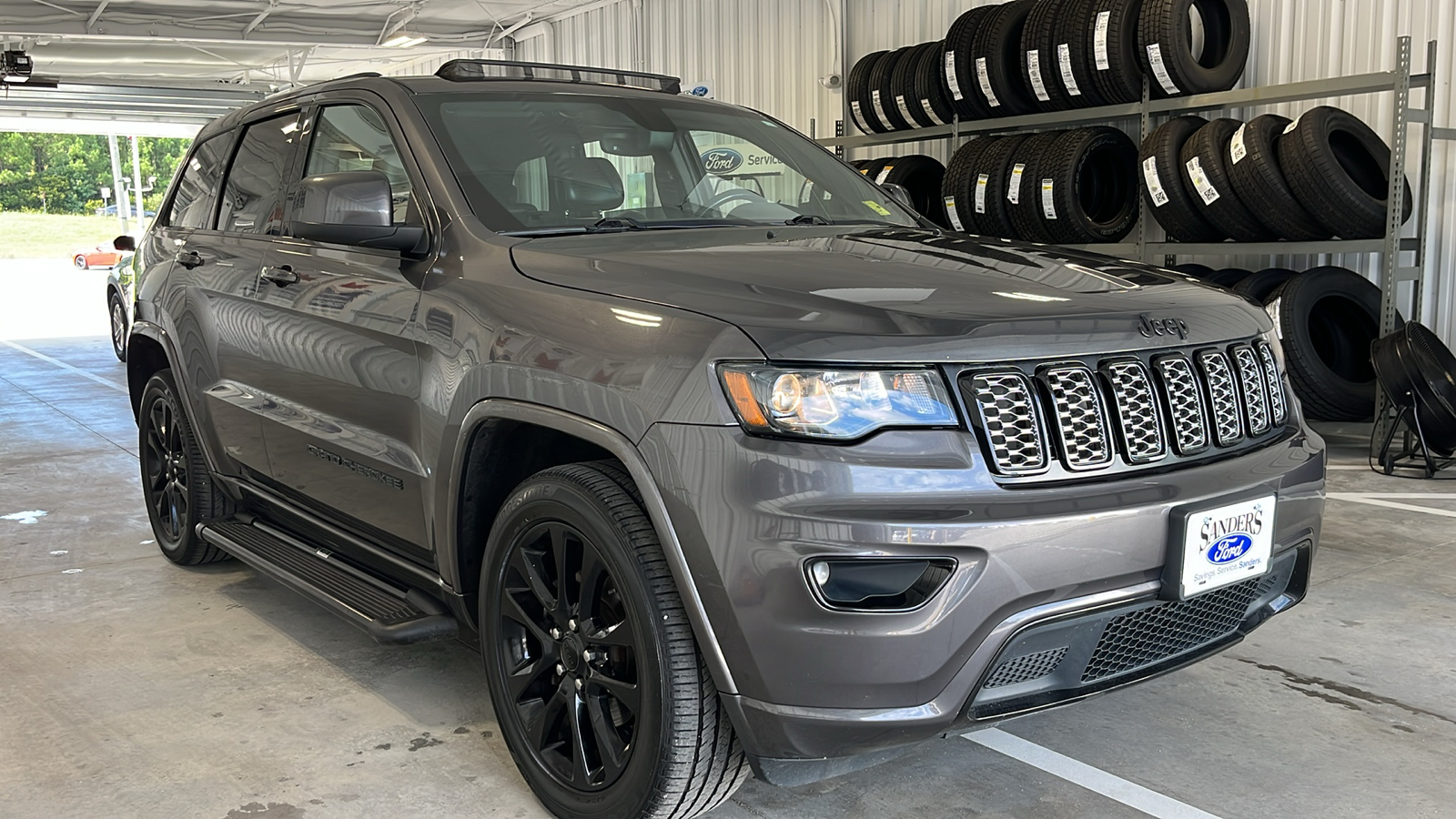 2017 Jeep Grand Cherokee Altitude 1