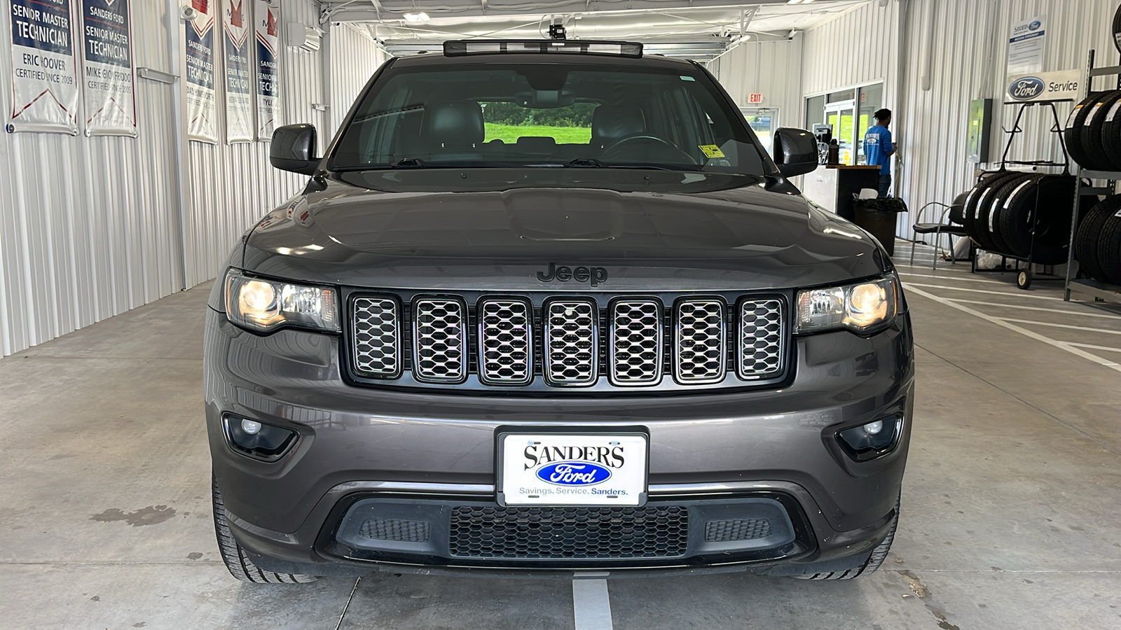 2017 Jeep Grand Cherokee Altitude 2