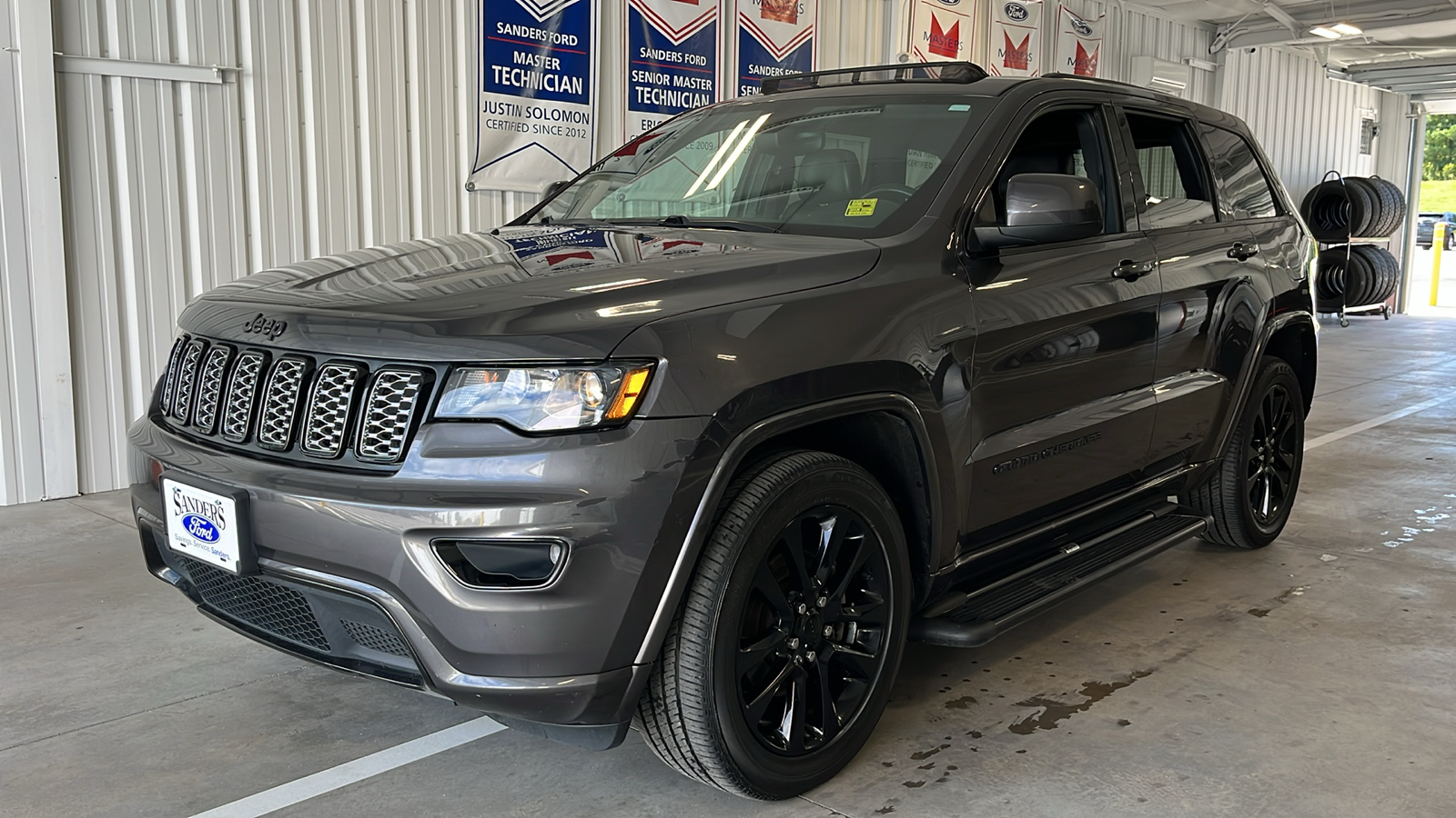 2017 Jeep Grand Cherokee Altitude 3