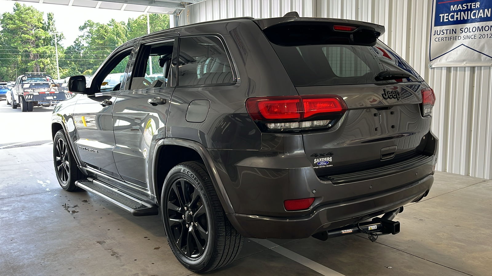 2017 Jeep Grand Cherokee Altitude 24