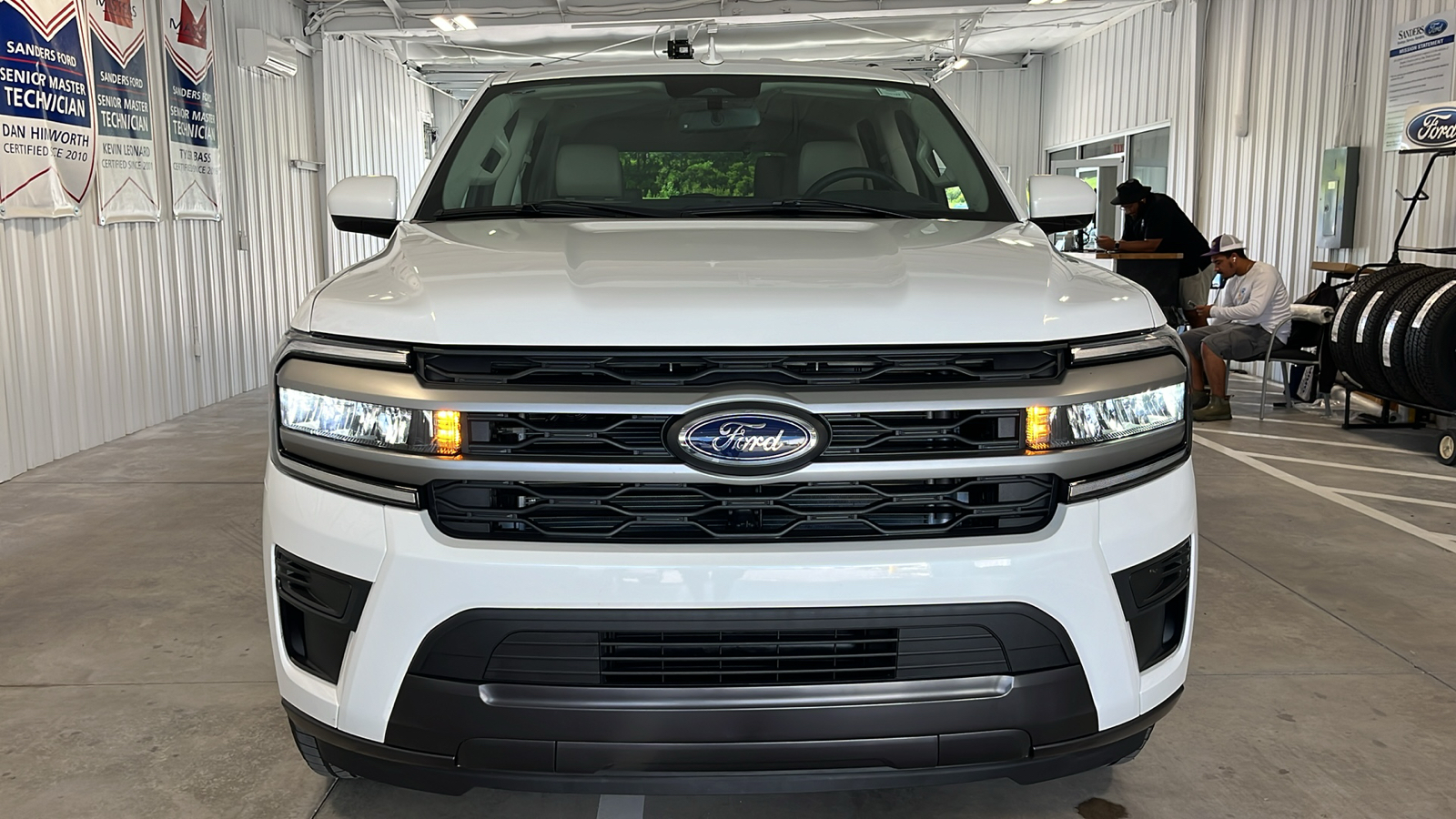 2024 Ford Expedition XLT 2