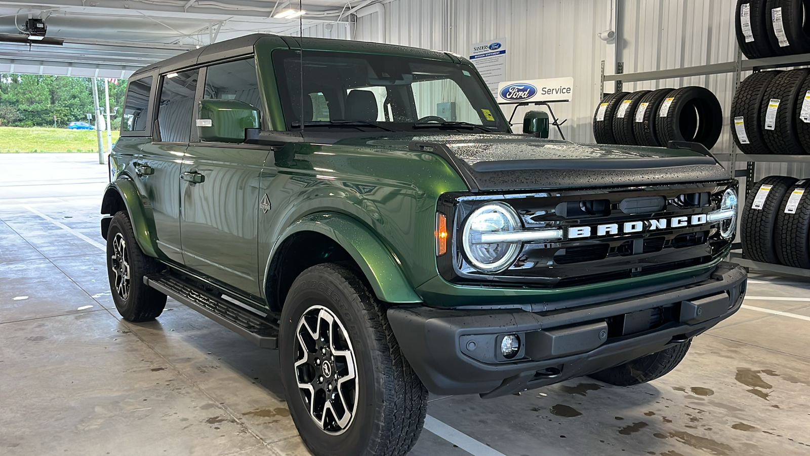 2023 Ford Bronco  1