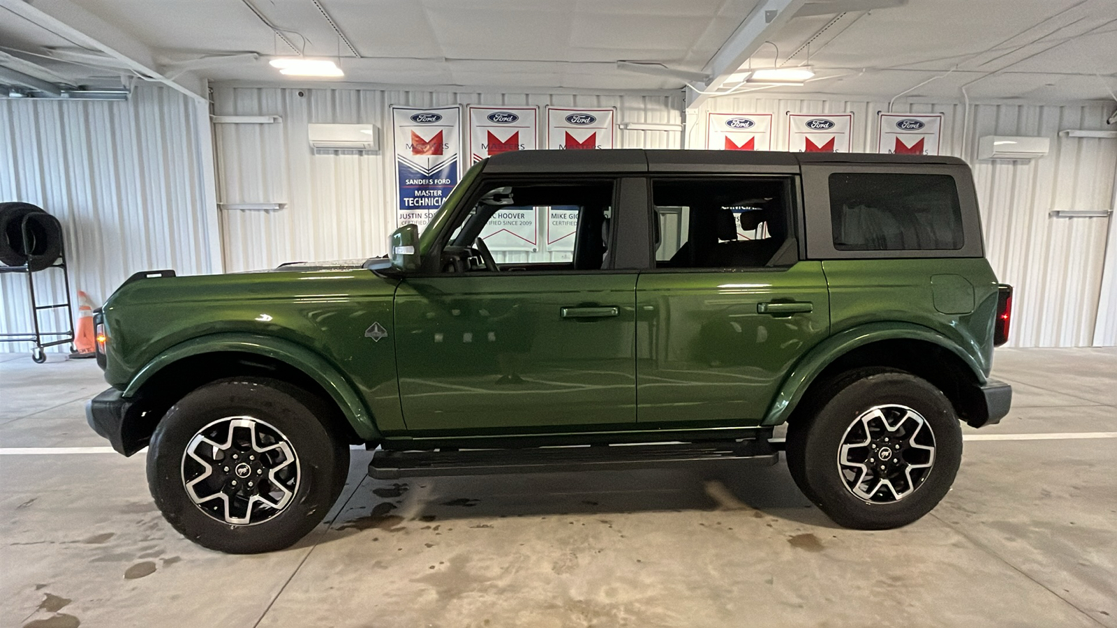 2023 Ford Bronco  4