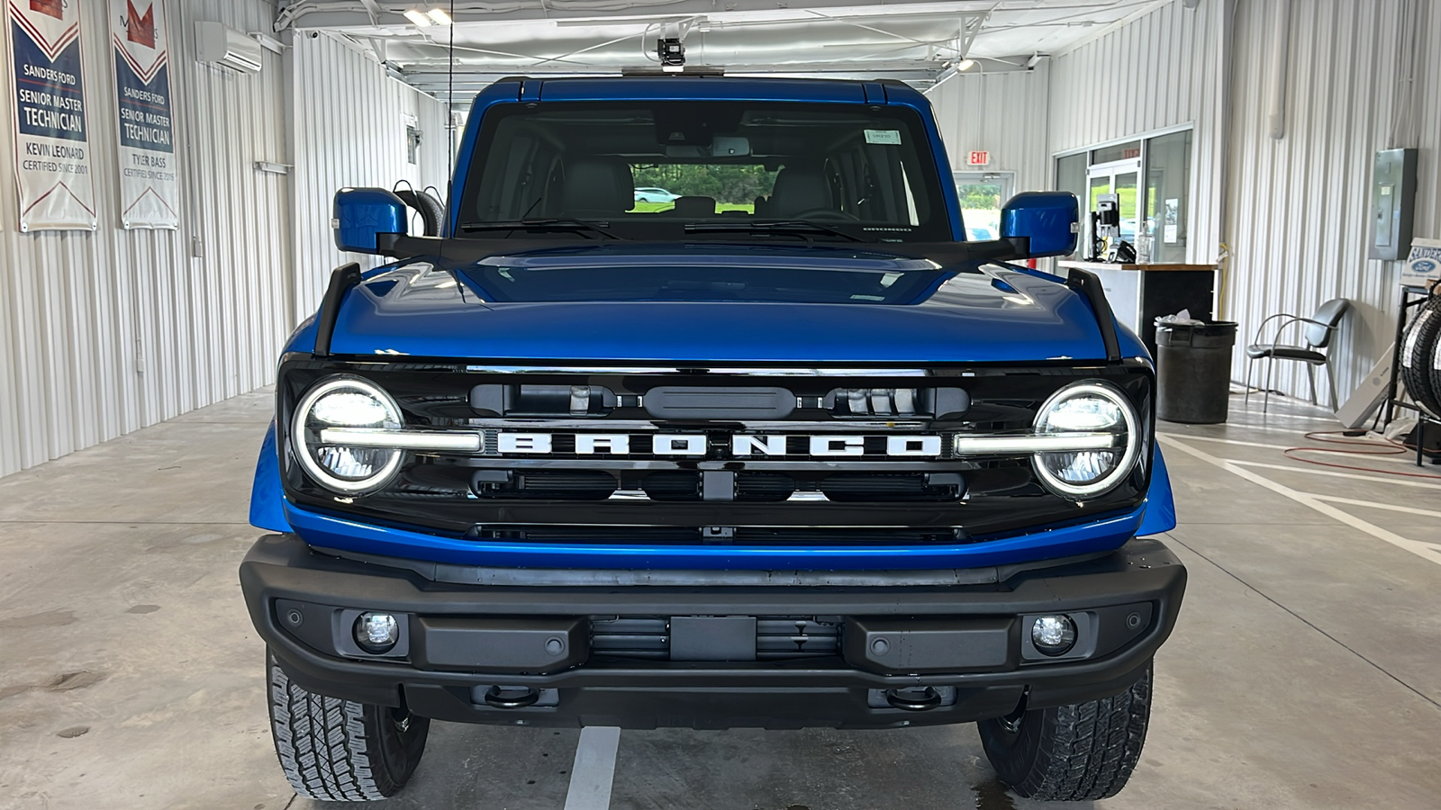 2024 Ford Bronco Outer Banks 2