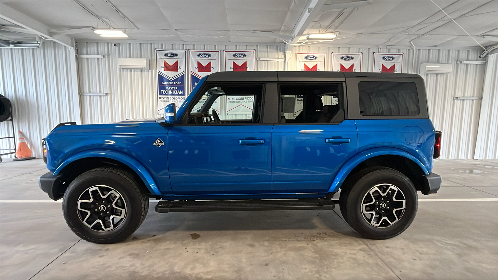 2024 Ford Bronco Outer Banks 4