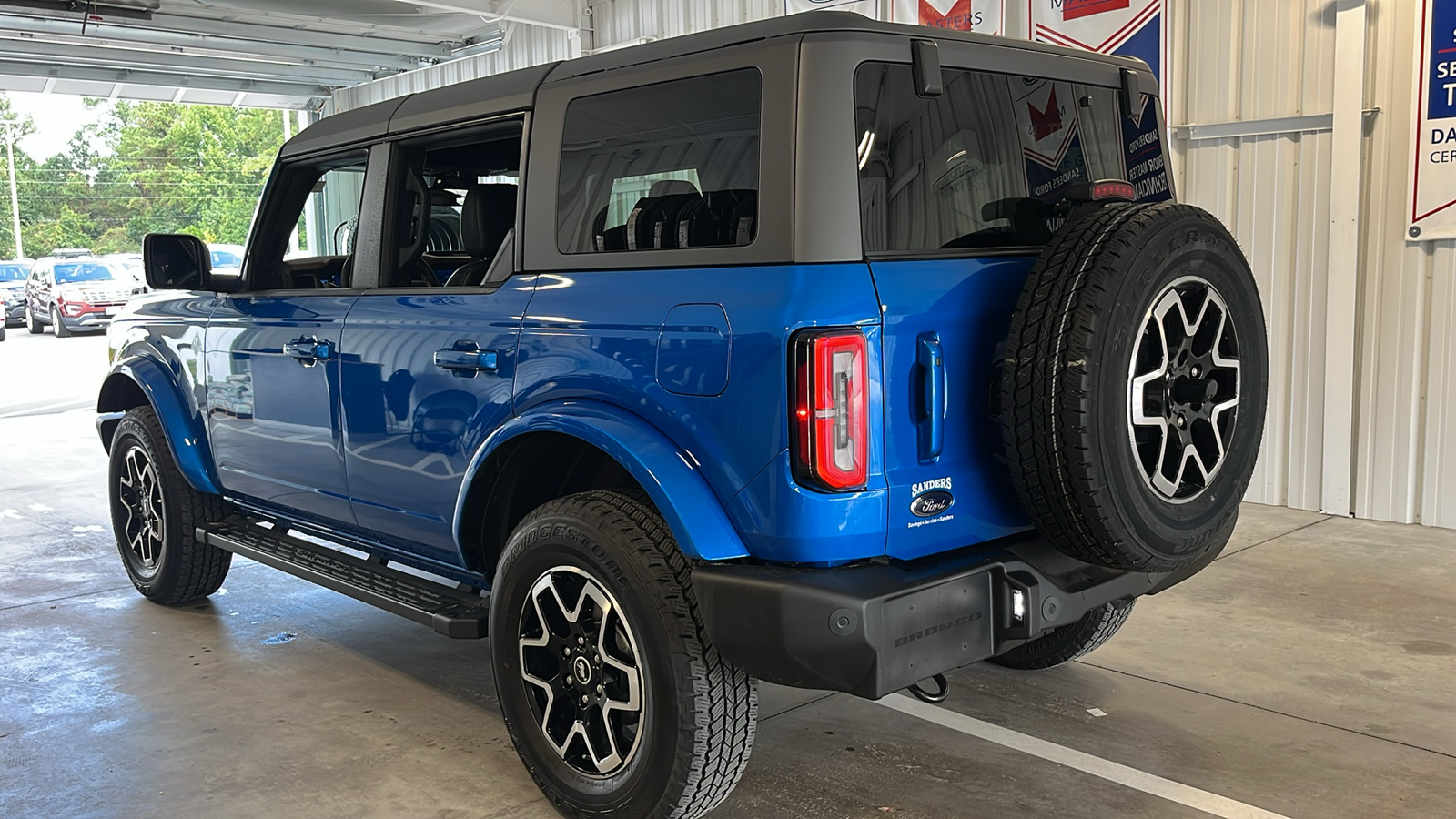 2024 Ford Bronco Outer Banks 24