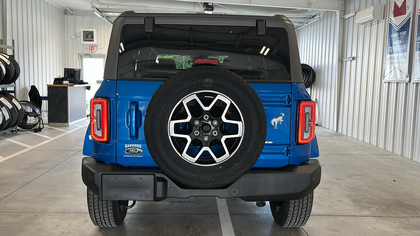 2024 Ford Bronco Outer Banks 25