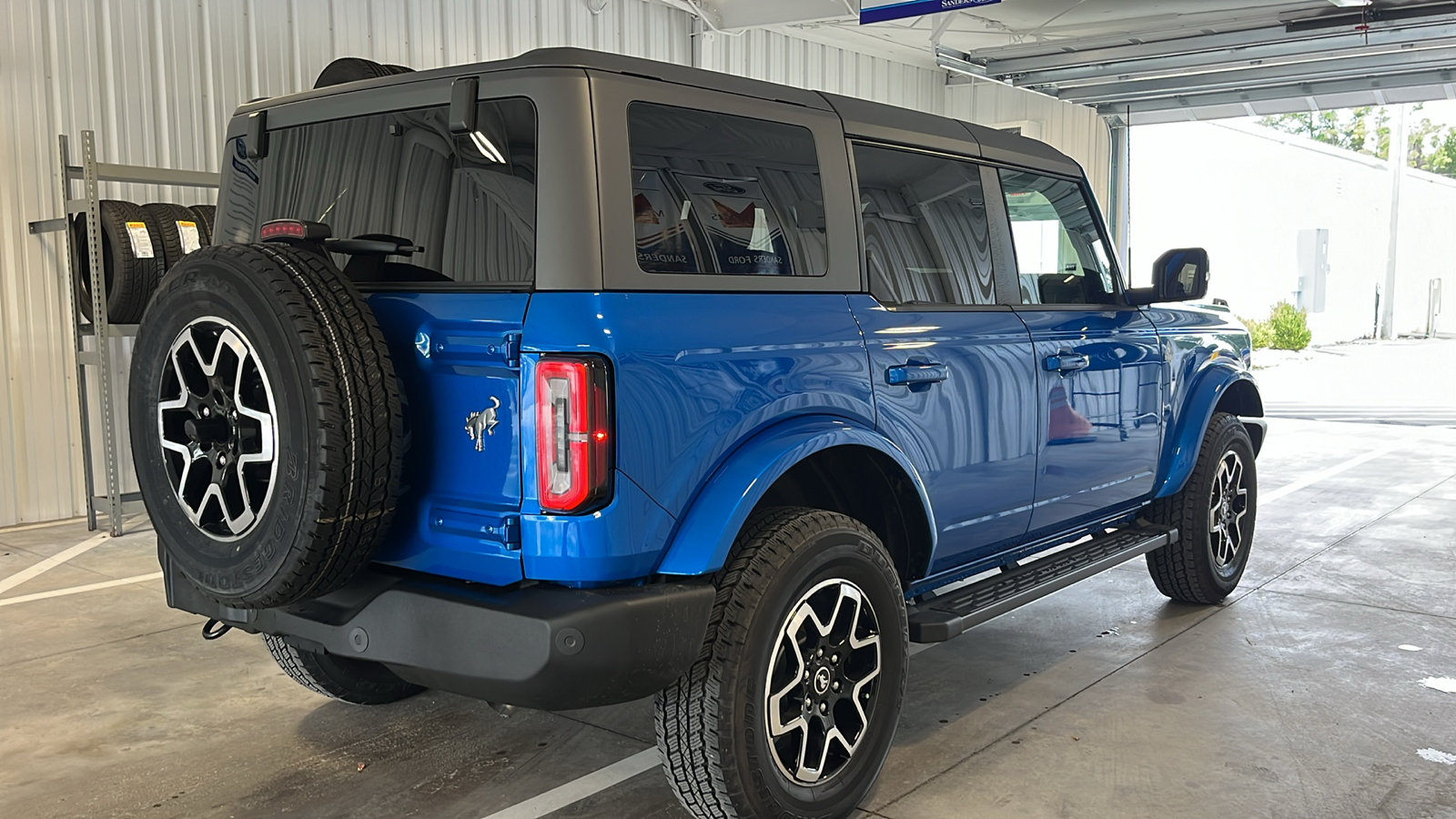 2024 Ford Bronco Outer Banks 27