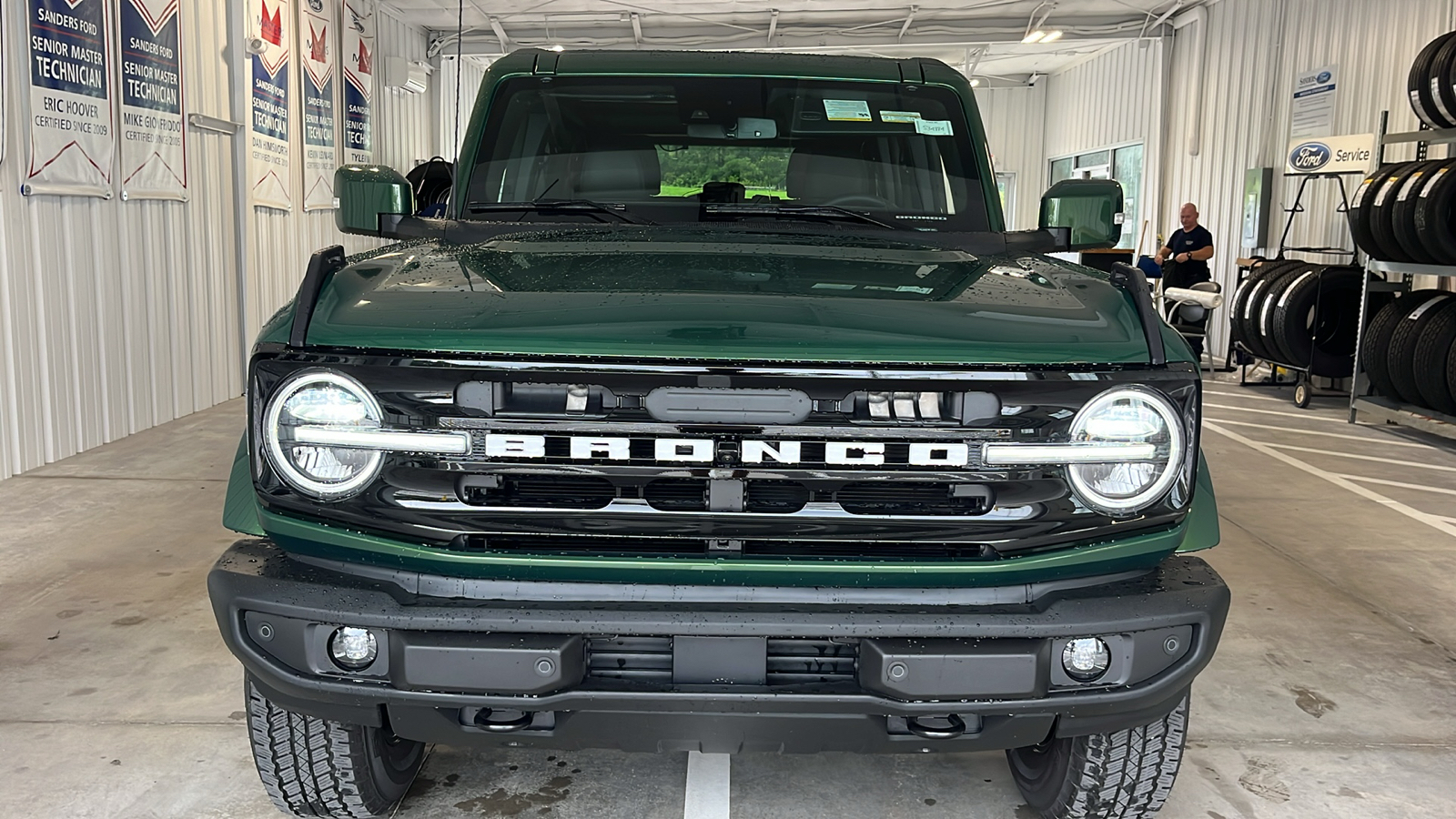 2024 Ford Bronco Outer Banks 2