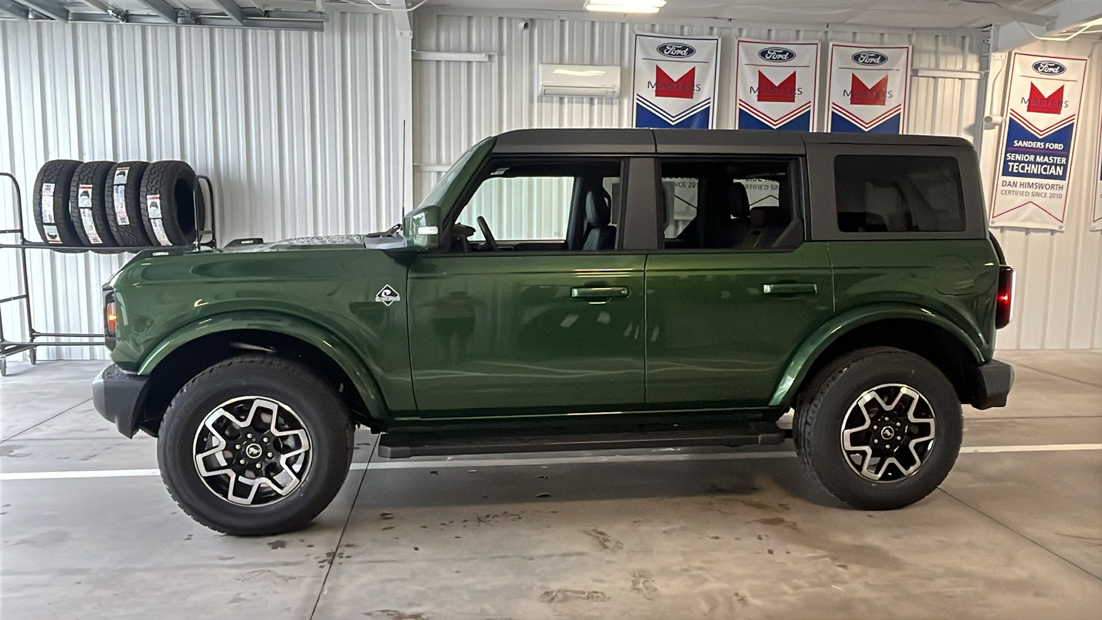 2024 Ford Bronco Outer Banks 4