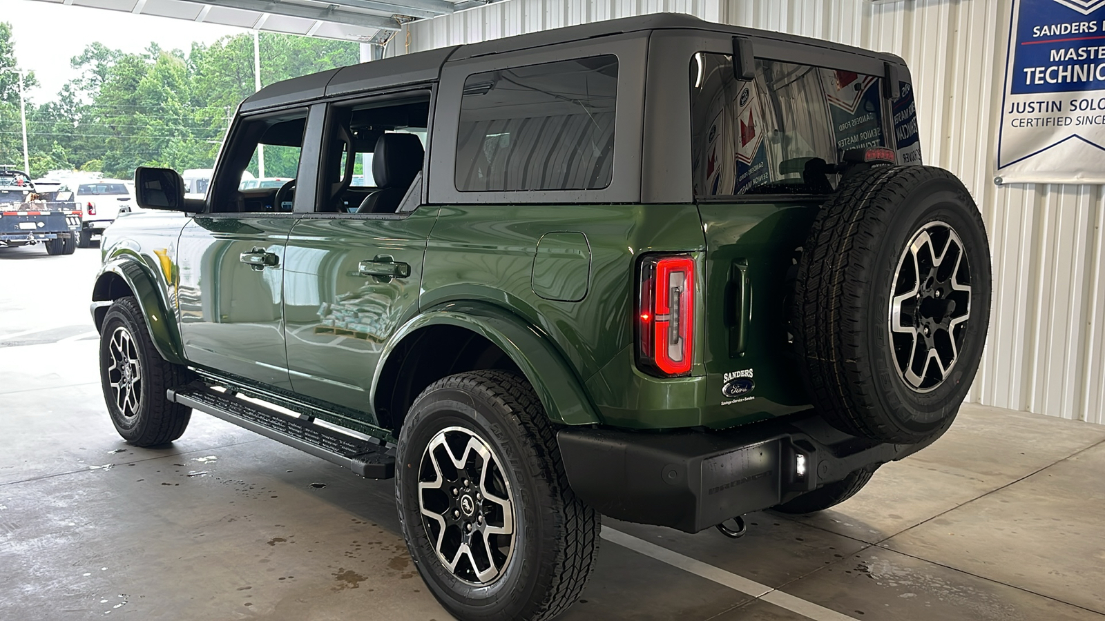 2024 Ford Bronco Outer Banks 23