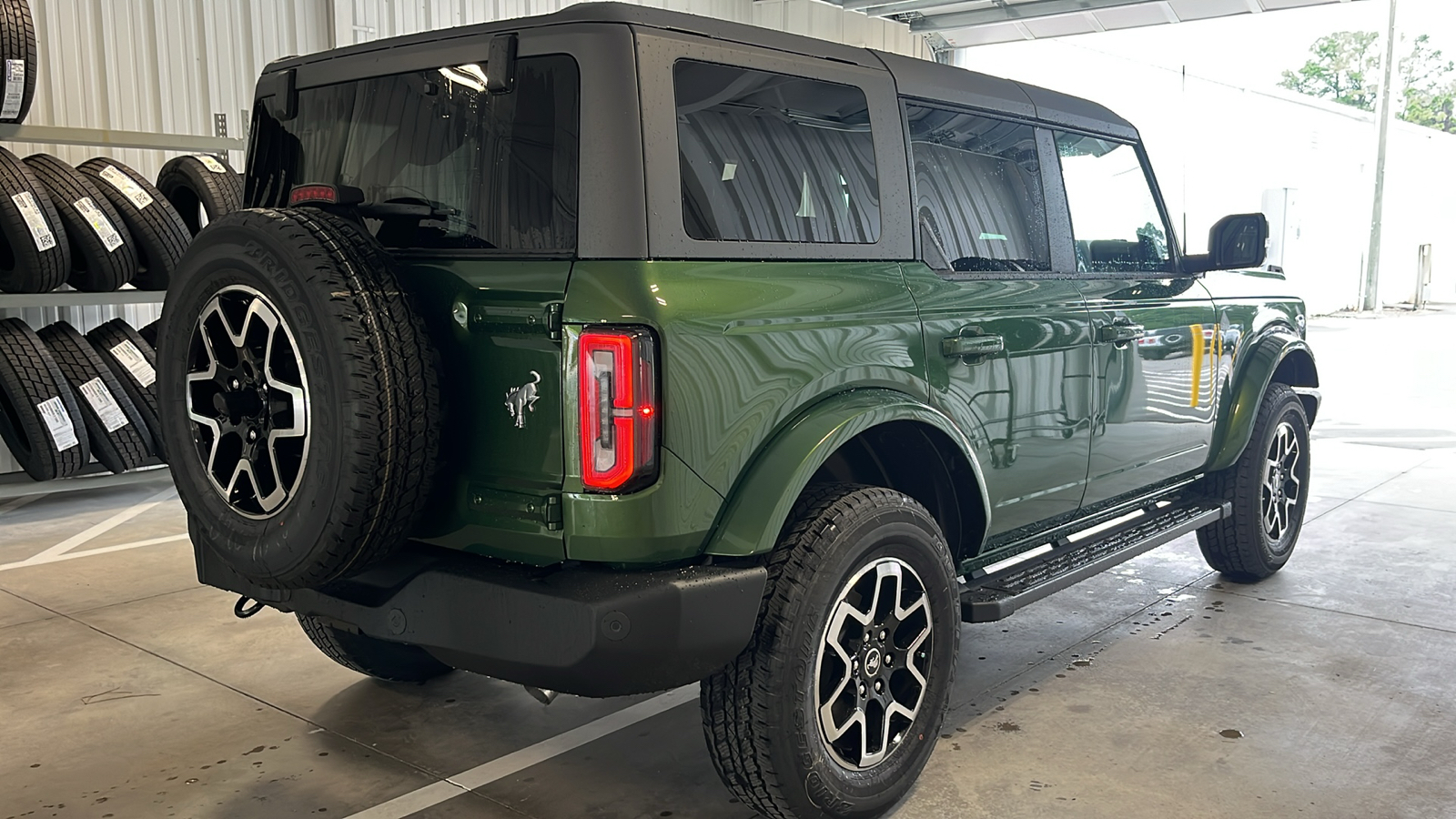 2024 Ford Bronco Outer Banks 26