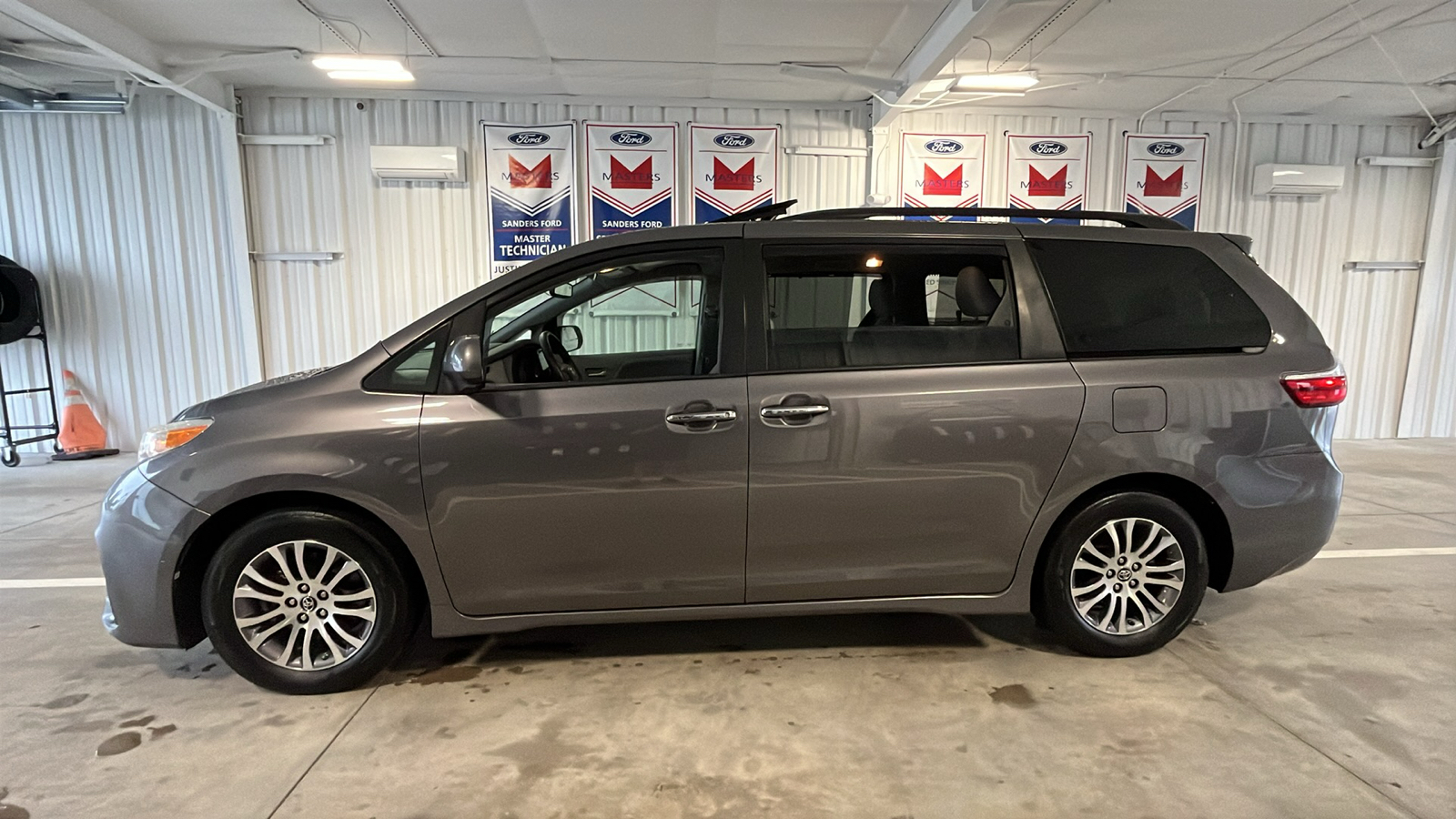 2019 Toyota Sienna  4