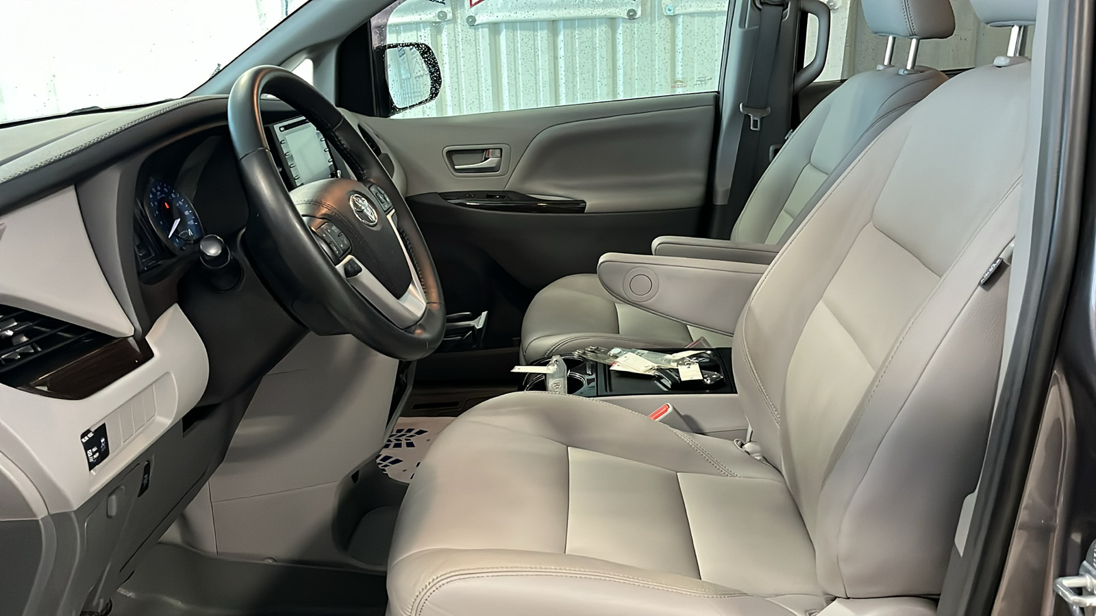 2019 Toyota Sienna  6