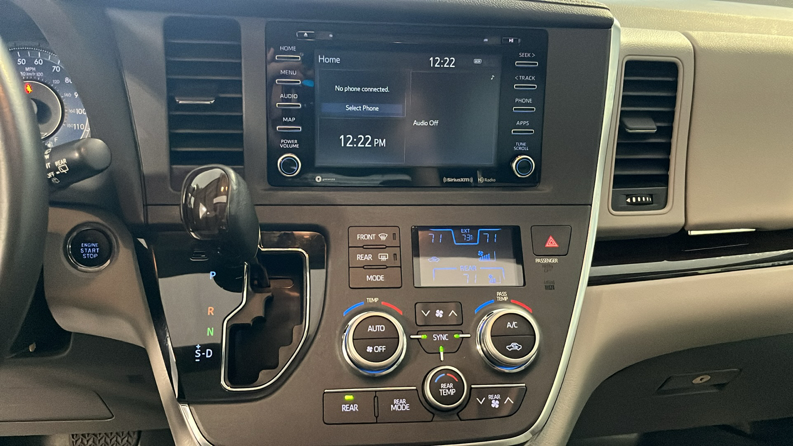 2019 Toyota Sienna  16