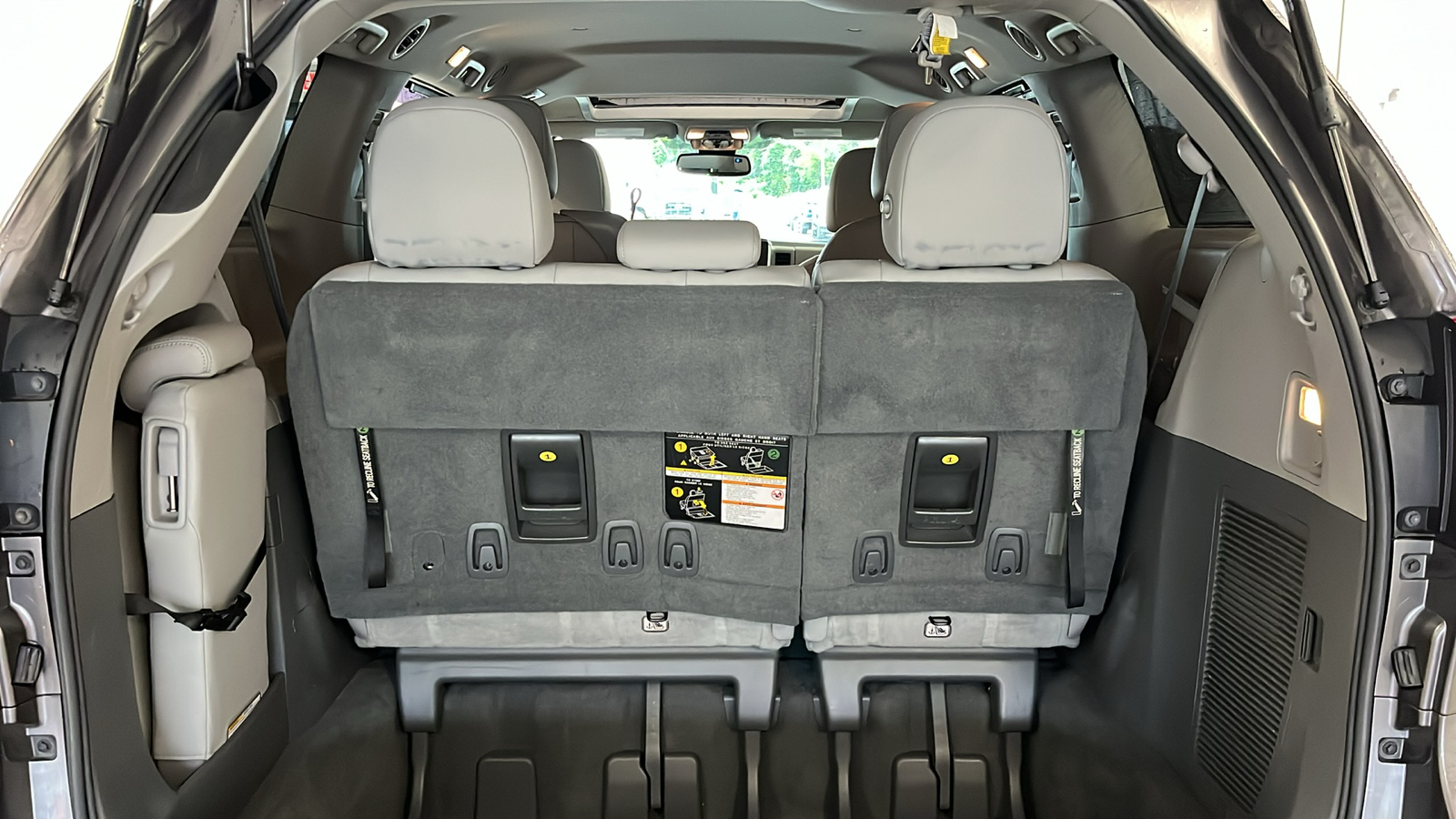 2019 Toyota Sienna  25